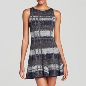 Pleated hem, metallic plaid, scoop neck, back zipper,Sleeveless. Fit/flare waist